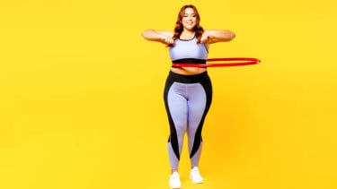 Ilutrasi Hulahop, 1. Waist Hooping (Memutar Hulahop di Pinggang), 2. Hulahop Arm Circles, 3. Hulahop Russian Twist, 4. Hulahop Squat, 5. Hulahop V-Sit, 6. Hulahop Lunges, 7. Overhead Hulahop Hold