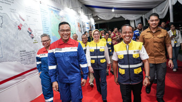Dirut Pertaamina Simon Aloysius Mantiri dan Menteri ESDM Bahlil Lahadalia.