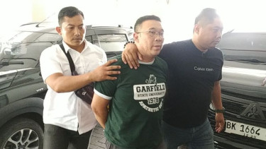 Salah satu tersangka kasus pengusiran lansia di Surabaya