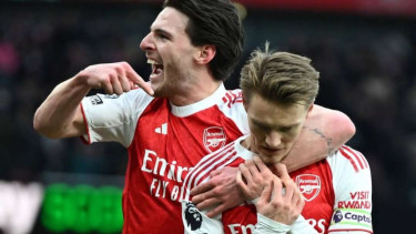 Pemain Arsenal Martin Odegaard dan Declan Rice
