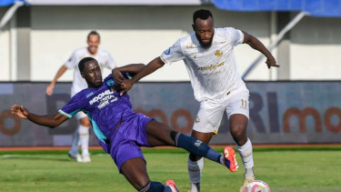 Persita Tangerang vs Arema FC, Babak Pertama Berjalan Lambat, Kedua Tim Sama-sama Hati-hati, Babak Kedua, Arema FC Unggul Jumlah Pemain tapi Mandul, Gol Menit Akhir yang Membungkam Kanjuruhan, Susunan Pemain Arema FC vs Persita
