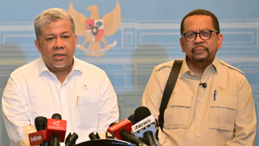 Wakil Menteri PKP, Fahri Hamzah (kiri)