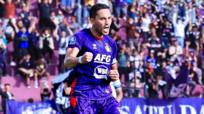 Kapten Persik Kediri, Ezra Walian