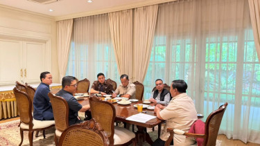 Presiden RI Prabowo menggelar pertemuan di kediamannya dengan sejumlah pejabat