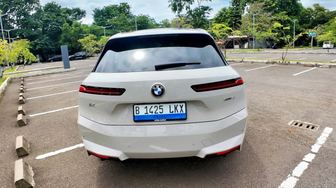 BMW iX xDrive45