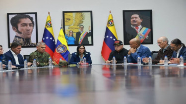 Wakil Presiden Venezuela Delcy Rodríguez memimpin rapat pascapenangkapan Maduro
