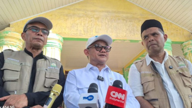 Mendikdasmen, Abdul Mu'ti (Tengah)