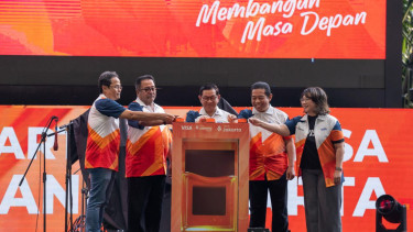 Gubernur DKI Jakarta, Pramono Anung (Tengah)