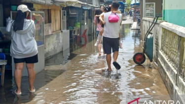 Banjir Rob Kembali Terjang Tanjungpinang, Toko dan Rumah Warga Terendam