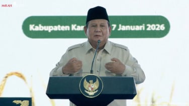 Presiden RI Prabowo Subianto dalam acara panen raya di Karawang, Jawa Barat