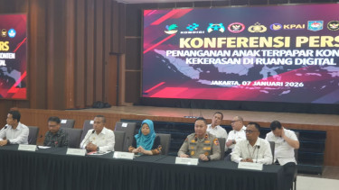 Kepala BNPT, Komjen Pol (Purn) Eddy Hartono (tengah)