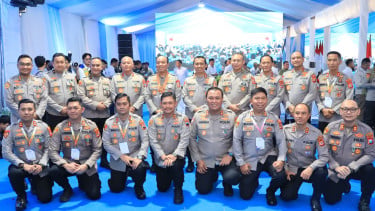 Prabowo Subianto beri penghargaan kepada sejumlah anggota Polri terkait ketahanan pangan