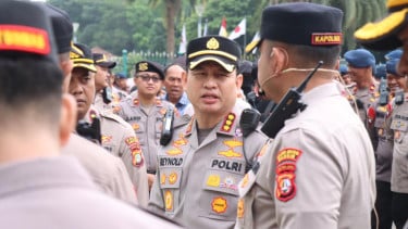 Kapolres Metro Jakarta Pusat, Kombes Pol Reynold Hutagalung (tengah)