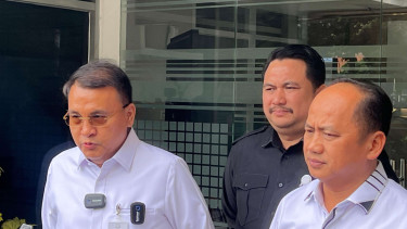 Juru Bicara Satgas PKH, Barita Simanjuntak (kiri)