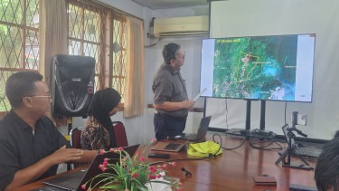 Pakar IPB melakukan kajian ilmiah membahas penyebab longsor di DAS Garoga 