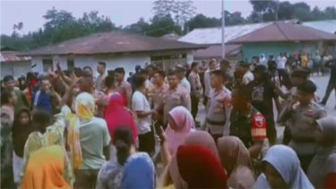 Ratusan Warga dan Pelaku UMKM Tanah Goyang Maluku Tolak Alfamidi