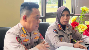 Kabid Humas Polda Maluku, Kombes Rositah Umasugi (kanan)