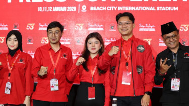 Politikus muda PDIP berfoto bersama saat Rakernas I 2025 PDIP di Ancol, Jakarta