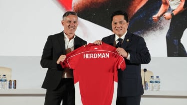 Pelatih Timnas Indonesia, John Herdman dan Ketum PSSI, Erick Thohir, 1. John Herdman Ungkap Alasan Menolak Honduras dan Jamaika demi Timnas Indonesia, 2. John Herdman: Setiap Saya Bangun, yang Terpikir Adalah Membawa Timnas Indonesia ke Piala Dunia, 3. John Herdman: Lolos Piala Dunia Tak Bisa Terjadi Satu Malam, 4. Asisten John Herdman: Kondisi Timnas Indonesia Kini Mirip Kanada Sebelum Tampil di Piala Dunia