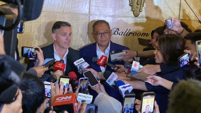 Pelatih Timnas Indonesia, John Herdman dan anggota Exco PSSI Sumardji, 1. John Herdman Ungkap Alasan Menolak Honduras dan Jamaika demi Timnas Indonesia, 2. John Herdman: Setiap Saya Bangun, yang Terpikir Adalah Membawa Timnas Indonesia ke Piala Dunia, 3. John Herdman: Lolos Piala Dunia Tak Bisa Terjadi Satu Malam, 4. Asisten John Herdman: Kondisi Timnas Indonesia Kini Mirip Kanada Sebelum Tampil di Piala Dunia