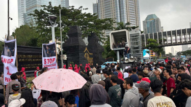Demo desak usut laporan terhadap Pandji Pragiwaksono