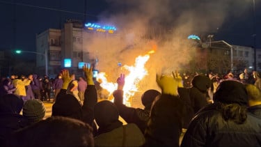Aksi demonstrasi warga Iran anti pemerintah di Teheran, pada 9/1