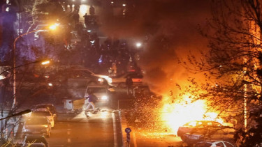 Aksi demonstrasi warga Iran menentang pemerintah di Teheran, 8/1