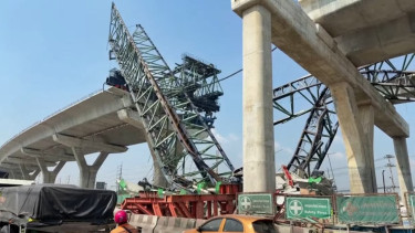 Crane proyek pembangunan jalan layang di pinggiran Bangkok ambruk 