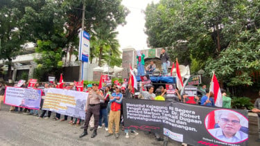 Aksi Unjuk Rasa di Depan Gedung Kejagung