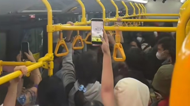 Penumpang Kepergok Masturbasi di TransJakarta