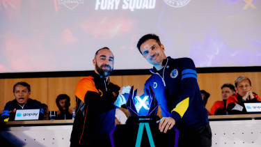 Ricardinho (kiri) dan Falcao (kanan)