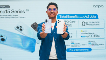 Product Manager Oppo Indonesia Deni Setiawan memperkenalkan Reno15 series.