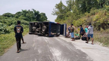 Bus rombongan KKN UGM terbalik di Maluku Barat Daya