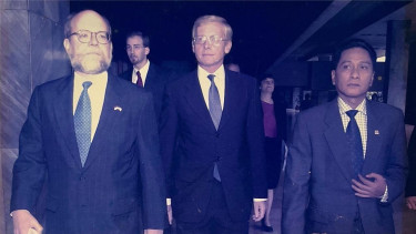 Dubes AS Ralph Boyce, Dubes Inggris dan Ketua Komisi I Ibrahim Ambong pada 2003
