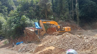 Penambangan Emas Tanpa Izin (PETI)