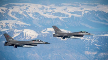Pesawat tempur F16s Denmark patroli di kawasan Greenland