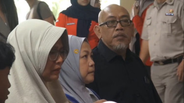 Keluarga korban pesawat ATR mendatangi Posko Ante Mortem Biddokkes Polda Sulsel