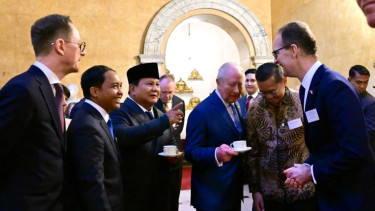 Presiden RI Prabowo Subianto dan Raja Charles III berdiskusi di Lancaster House 