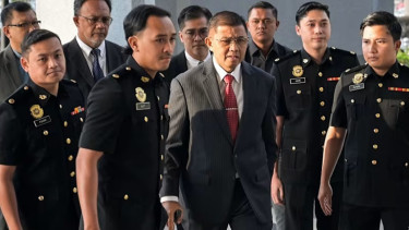Mantan Kepala Angkatan Bersenjata Malaysia, Mohd Nizam Jaffar didakwa korupsi