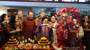 Ketum PDIP Megawati Soekarnoputri merayakan ulang tahun ke-79