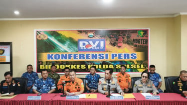 Kabasarnas dan Kapolda Sulsel menutup operasi SAR Pesawat ATR 42-500