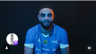Layvin Kurzawa resmi berseragam Persib Bandung