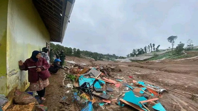 Bencana tanah longsor di Cisarua Kabupaten Bandung Barat