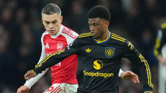 Pemain Manchester United Amad Diallo vs Pemain Arsenal Leandro Trossard
