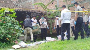 Olah TKP dugaan pembunuhan seorang janda di Ponorogo