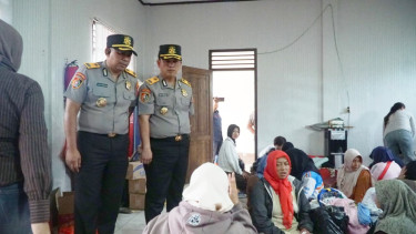 Bantuan untuk korban longsor Cisarua diberikan oleh Peserta Didik Sespimti Polri