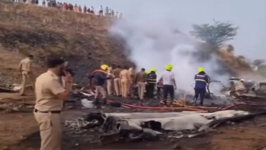 Pesawat yang ditumpangi wakil menteri India jatuh di Baramati