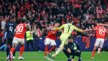 Kiper Benfica, Anatoliy Trubin bikin gol