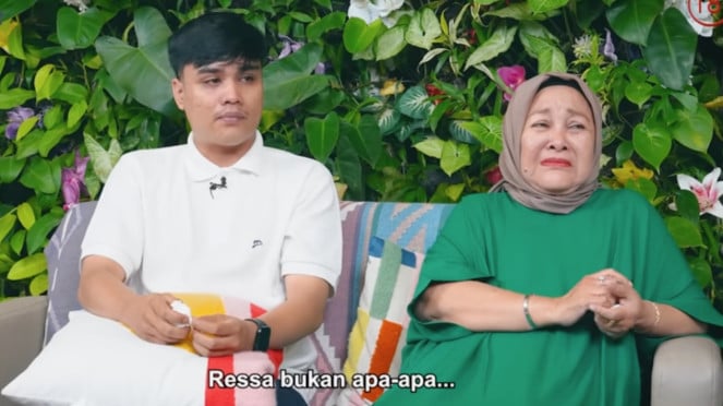 Reza Rizky dan ibu angkatnya., Chiki Fawzi., Digugat Cerai Boiyen, Rully Anggi Akbar: Makin Fit, Makin Segar, Misteri Ayah Kandung Ressa Rizky Terkuak di Podcast Denny Sumargo, Kejadian Dipulangkan Viral, Chiki Fawzi Tetiba Diminta Lagi Jadi Petugas Haji 2026