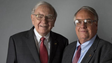 Warren Buffett dan putranya, Howard
